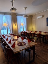 Jouluruokapöydät valmiina Juopperin Kartanossa 25.11.2023.
